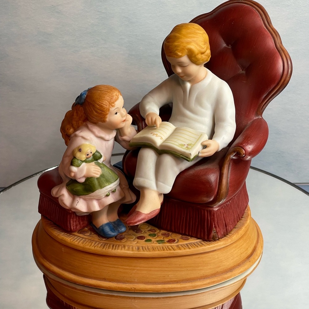 Vintage Avon Christmas Memories 1983 “Enjoying the Night Before Christmas”